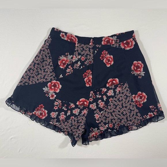 The Fifth Label Navy Floral Ruffle Hem Shorts Women’s Size M - Picture 2 of 7